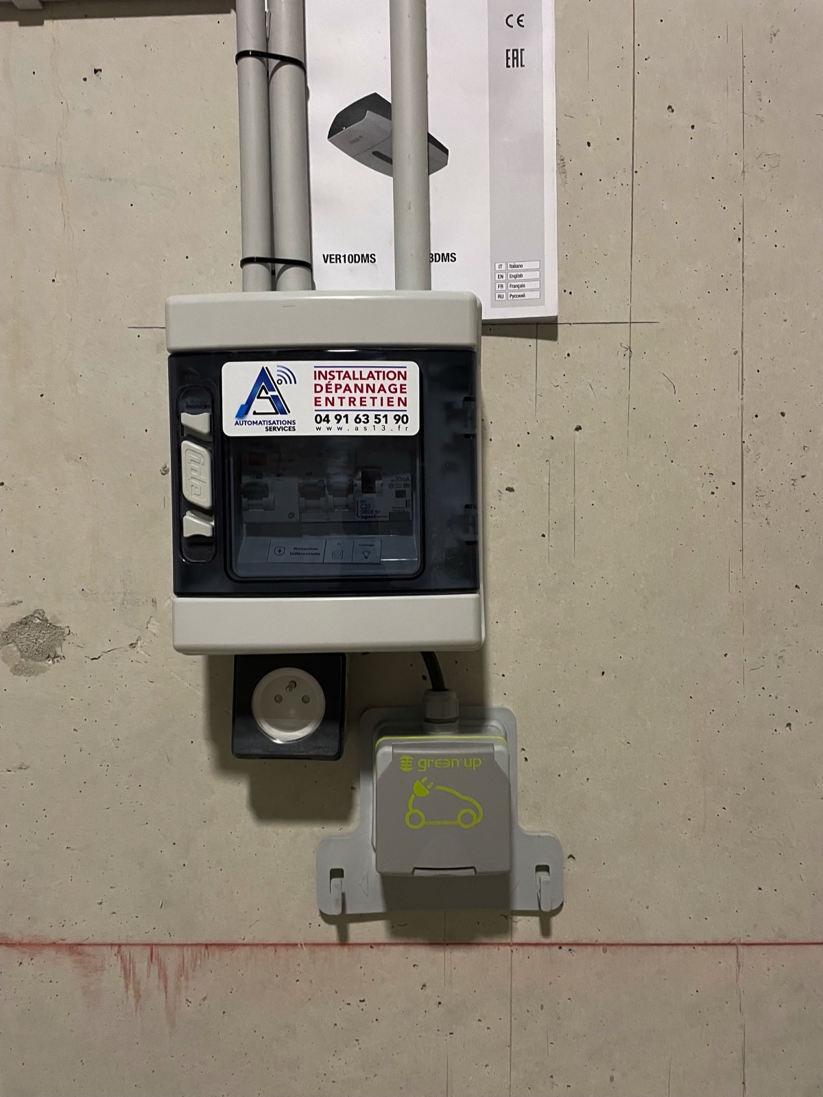 Poseur  de Kit GREEN UP prise renforcée pour véhicule électrique aux Milles