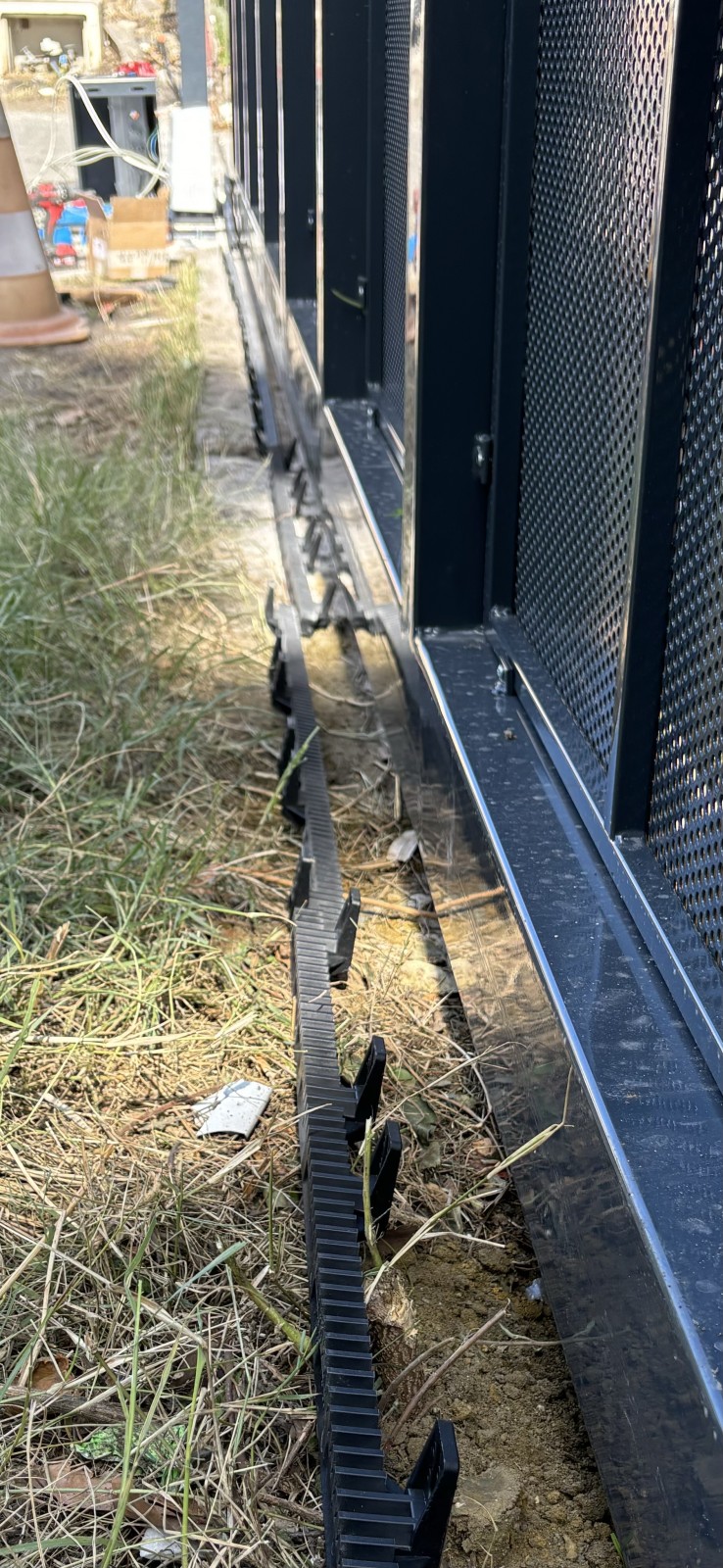 Remplacement crémaillère de portail coulissant accidenté à Plan de campagne 13480