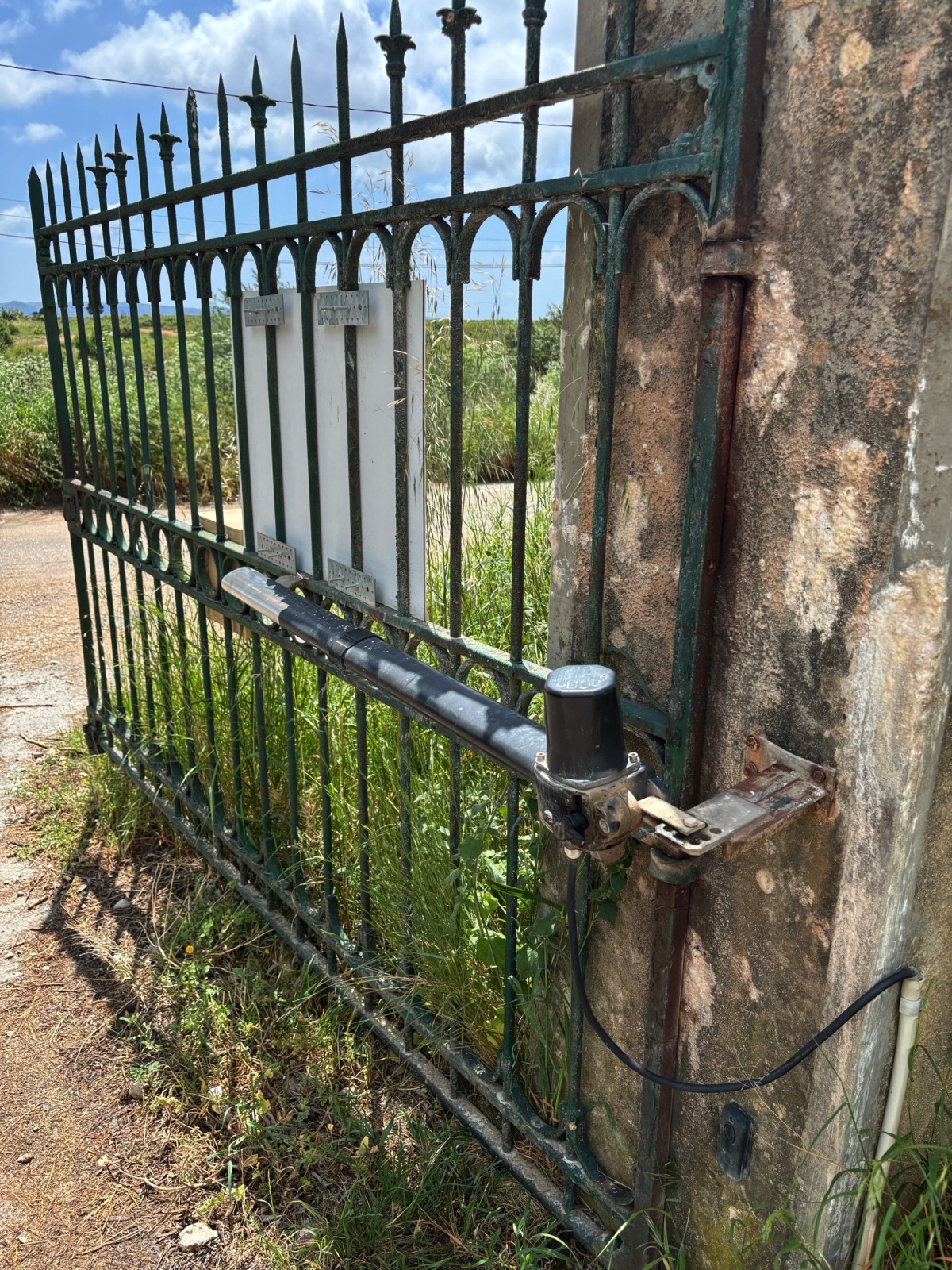 Dépannage et remplacement moteur CAME KRONO à Vitrolles. Portail battant en panne ? Intervention rapide par Automatisations Services au 04 69 00 12 45.