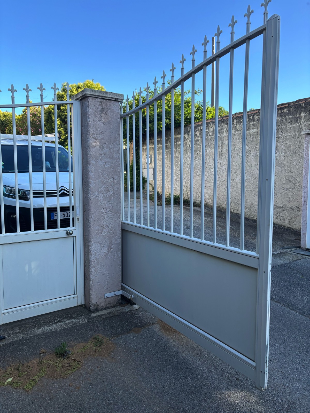 Installation et dépannage de motorisation BENINCA KPR pour portail battant à Vitrolles (13127) 