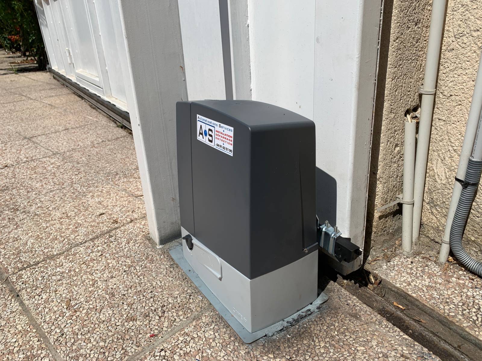 Urgence dépannage d'un portail coulissant came qui ne s'ouvre plus dans une maison sur Cabriès proche d'aix en provence