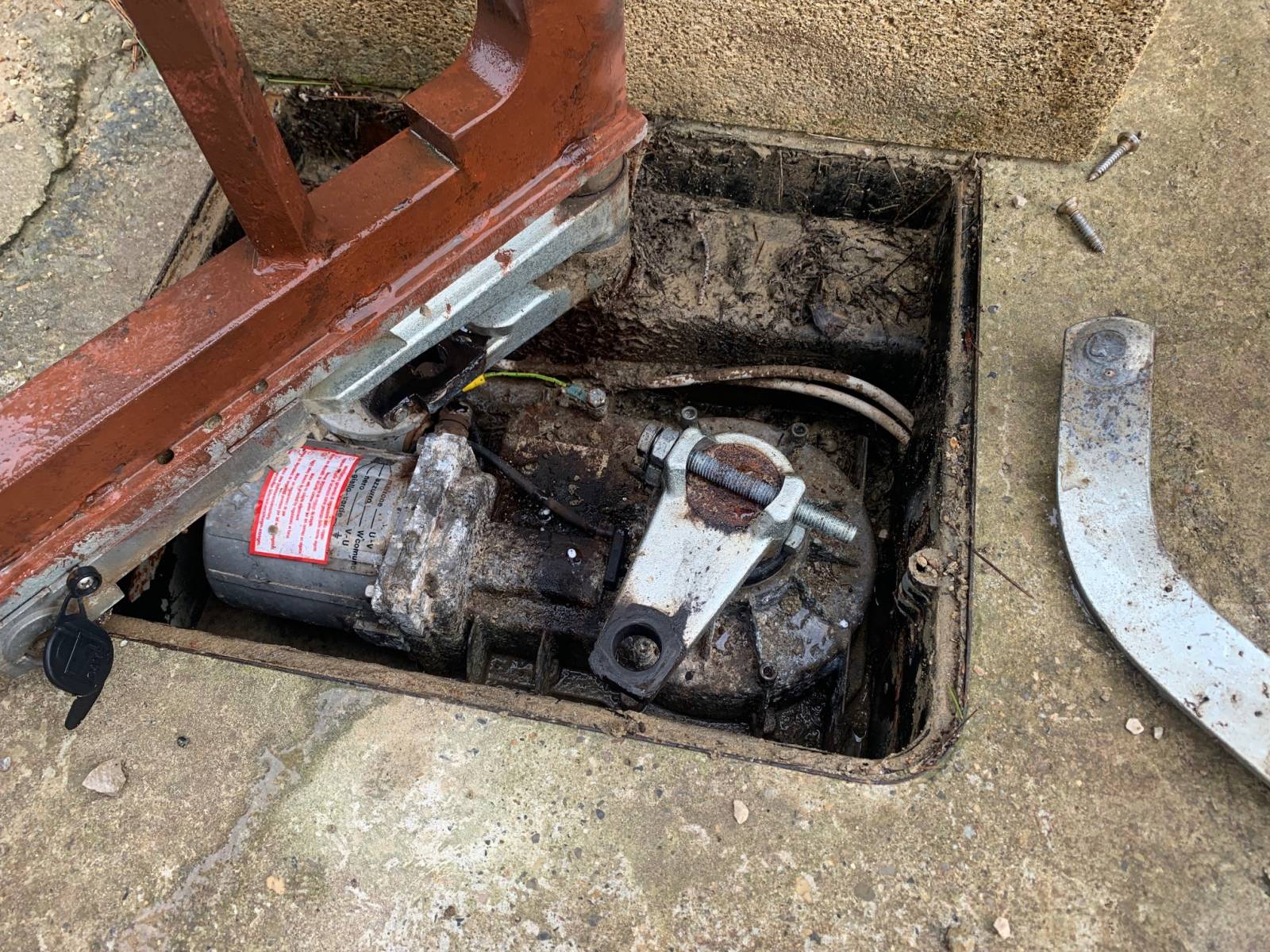 Dépanner un moteur hydraulique enterré came frog sur un portail battant d'une villa à Aix-en-Provence 13100