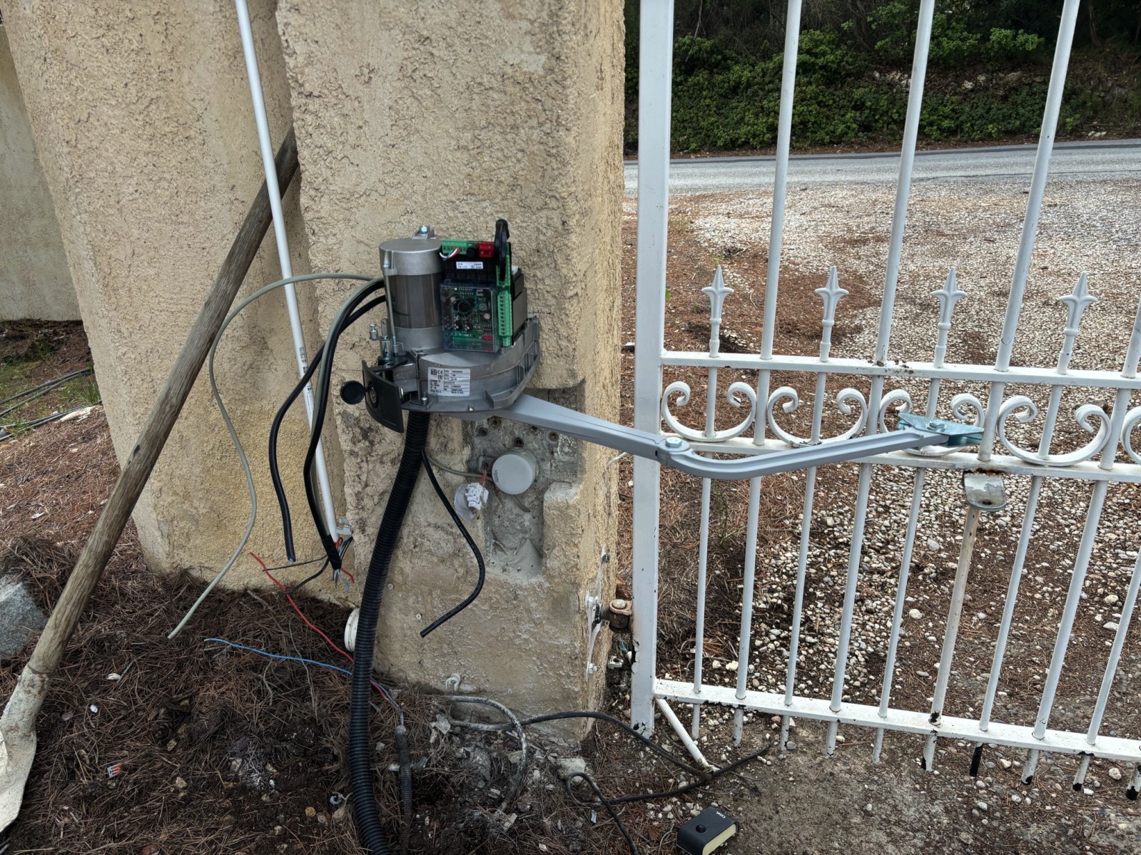Dépannage en urgence d’un portail automatique battant FAST Came à Aix en Provence 
