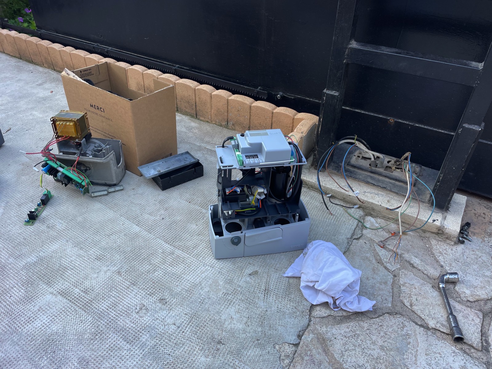 Dépannage de portail coulissant motorisé CAME sur mesure à Aix-les-Milles