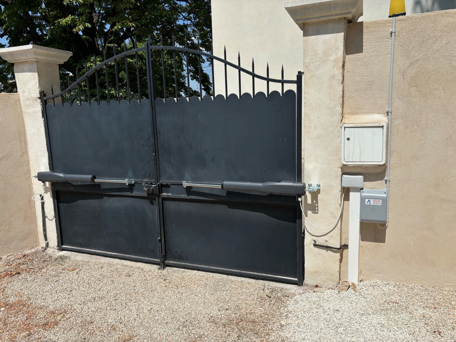Installation de sélecteur à clé de commande de motorisation de portail CAME à Niolon (13740) 