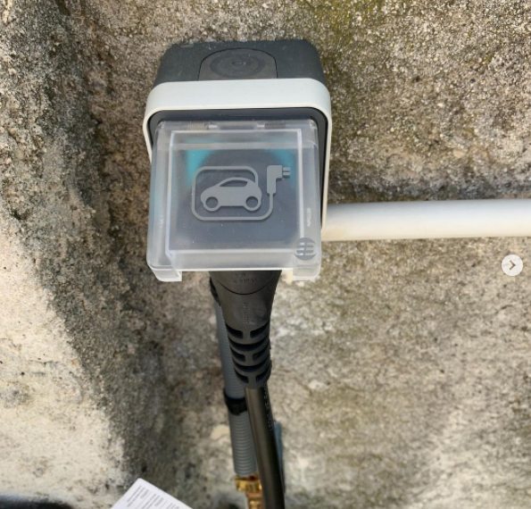 prise de recharge Witty posée par professionnel  Automatisations Services près de chez vous Aix Marseille les pennes mirabeau