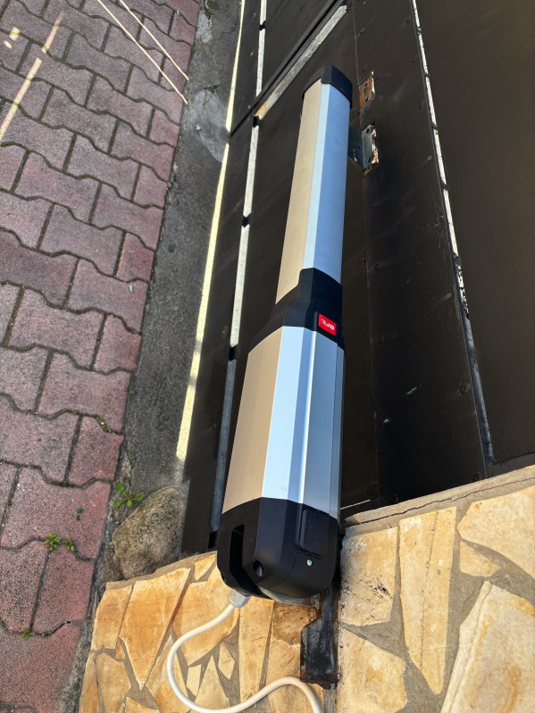 Dépannage et remplacement de motorisation BFT pour portail battant à Vitrolles Bft moteurs