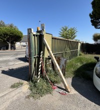 Evacuation et remplacement complet de portail coulissant accidenté à Vitrolles 13127