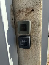 Contrôle d'accès par digicode ou clavier à code avec lecteur de badge pour portail et portillon à Septèmes près des Pennes Mirabeau