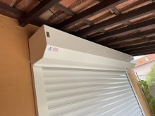 Installateur de volet de garage roulant motorisé SOMFY par professionnel à Gardanne